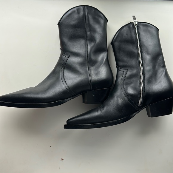 Unutzer booties size 39.5. Worn once, only inside. - Picture 1 of 3